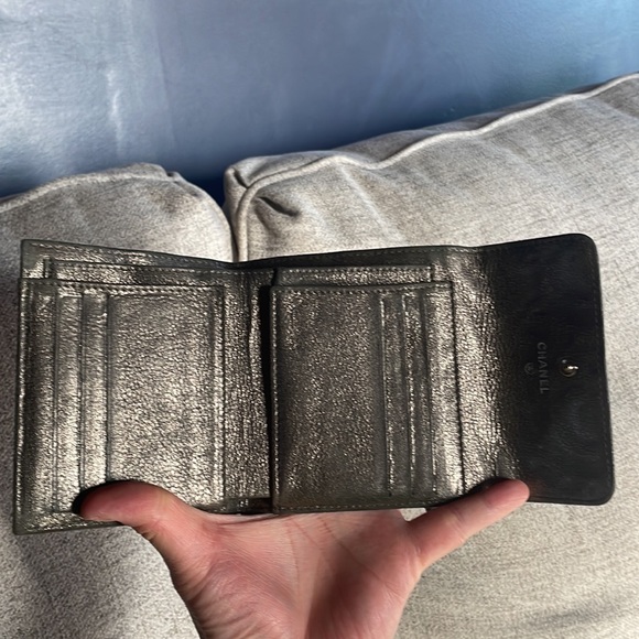 Chanel Camelia gold dusted compact trifold wallet with front snap closure w COA! - Picture 3 of 11